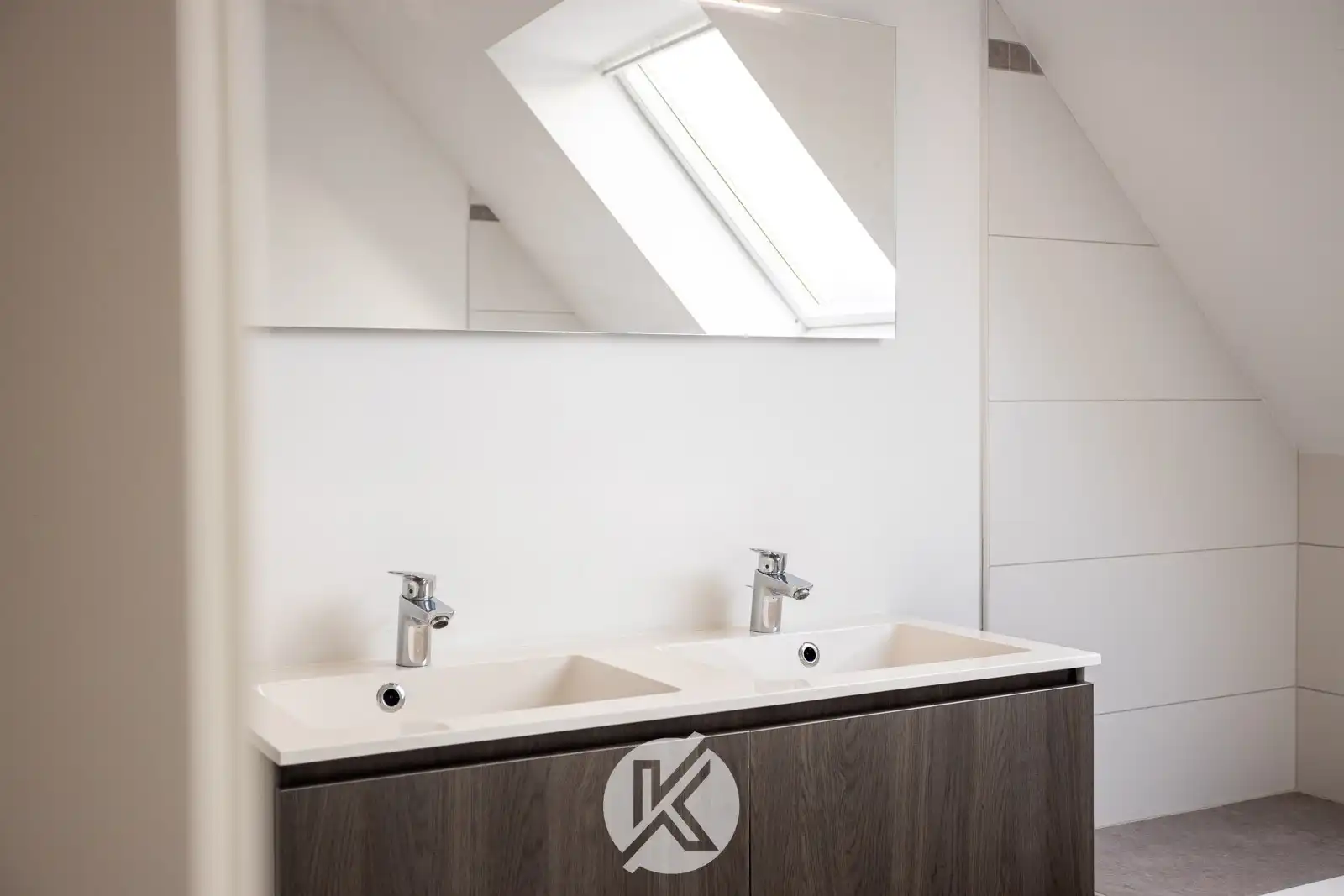 Halfopen gezinswoning in landelijke stijl foto 17