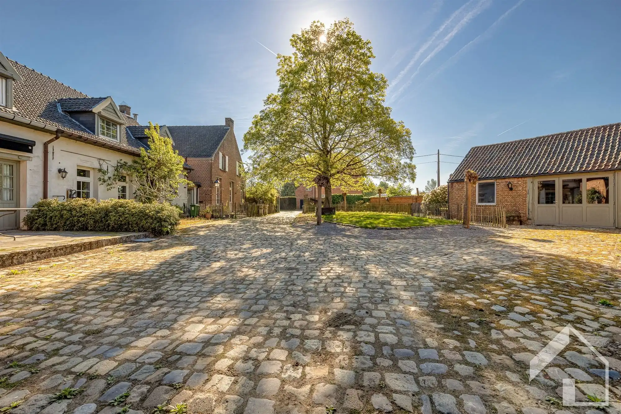 Unieke hoeve bestaande uit 2 individuele woningen en atelier foto 30