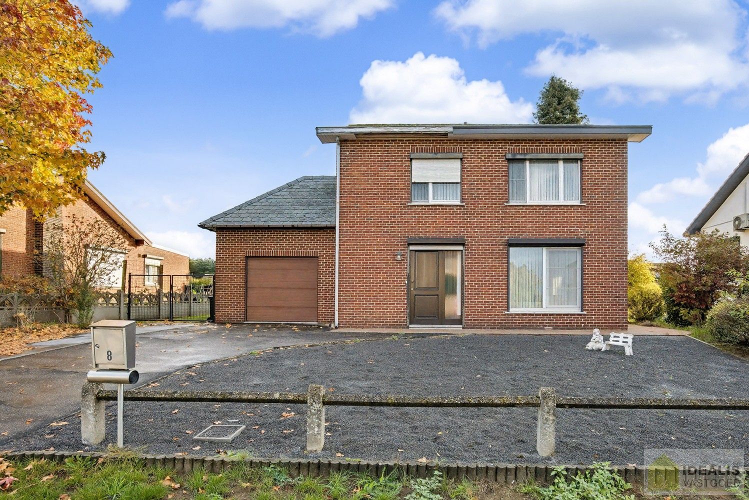 IDEALIS VASTGOED - Nabij het groen gelegen woning met een bewoonbare oppervlakte van + -125m² op een perceel van 7a59ca! Het betreft een zeer centraal gelegen woning t.o.v. grote steden als Leuven, Brussel, Antwerpen en Hasselt die vlot bereikbaar zijn door de nabijheid van de E313 en E314. Uitermate geschikt voor kandidaten op zoek naar een te renoveren woning in de groene omgeving van Linkhout!! foto 3