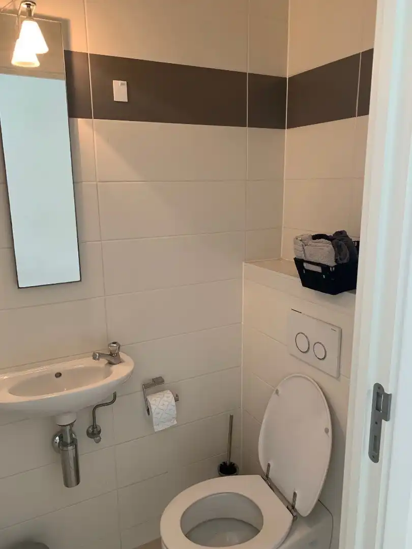 Ongemeubeld tweeslaapkamer-appartement in moderne residentie in Mariakerke foto 8