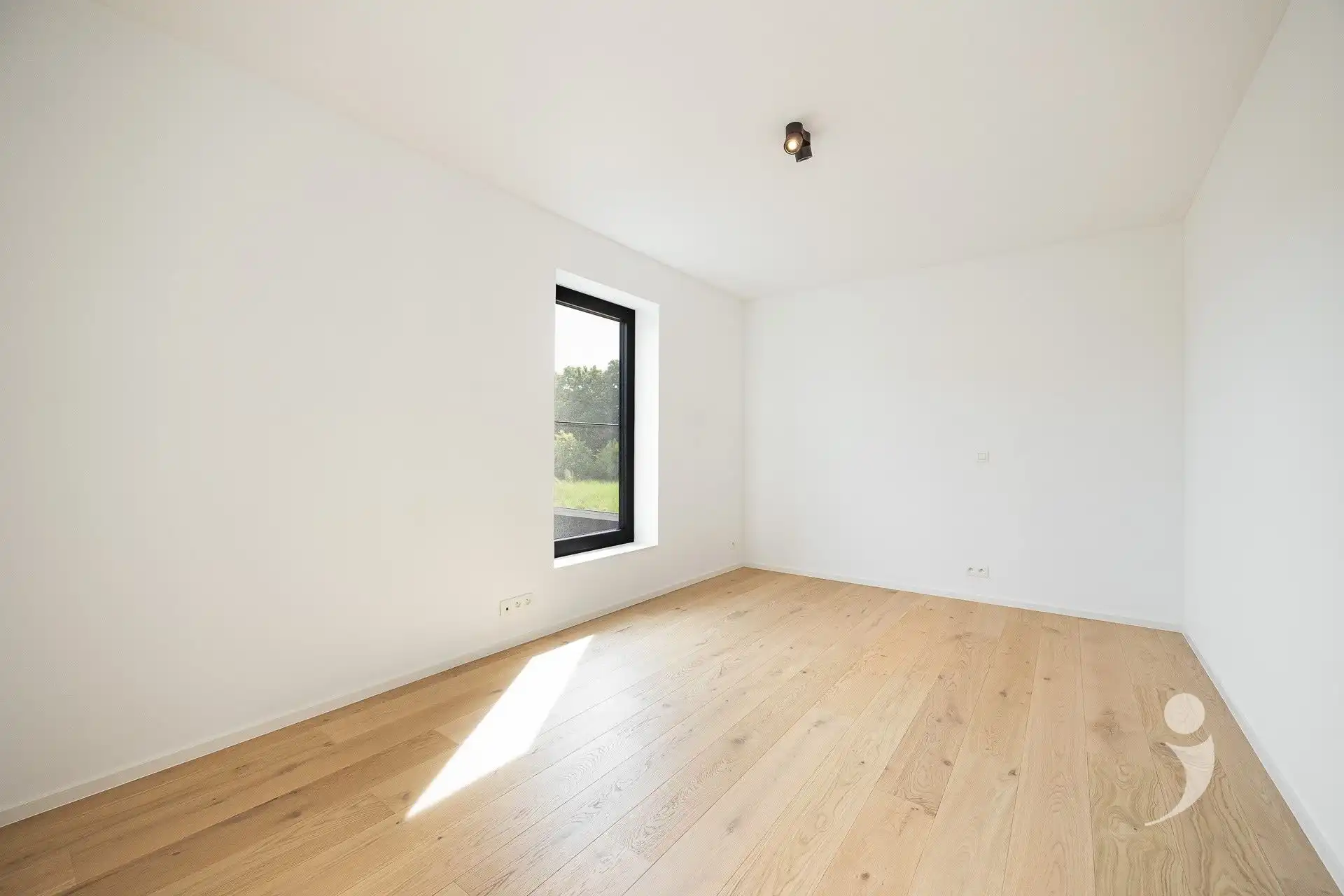 Ruime nieuwbouwwoning met prachtige tuin! foto 17