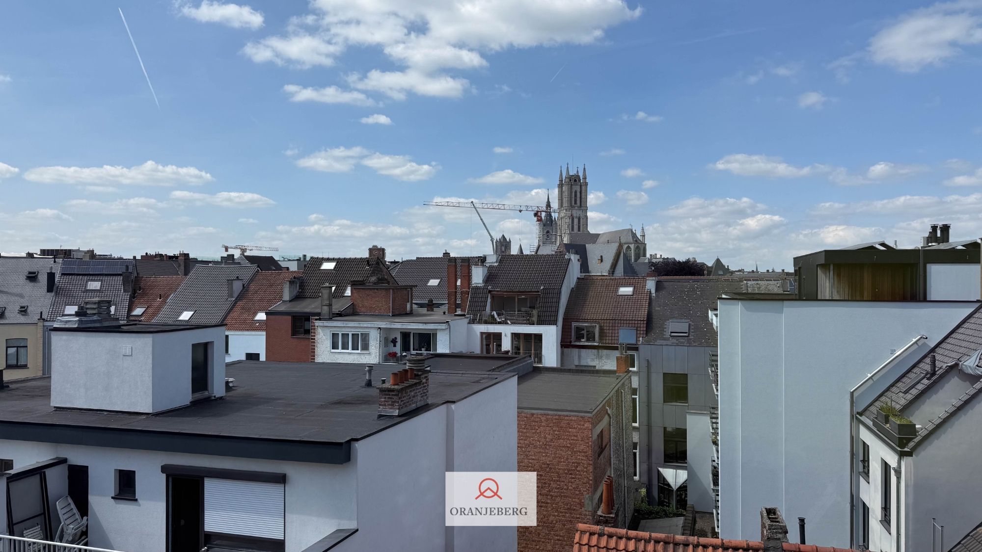 Zeer lichtrijk 2 slaapkamerappartement met parkeerplaats en schitterend zicht op de torens van Gent! foto 23