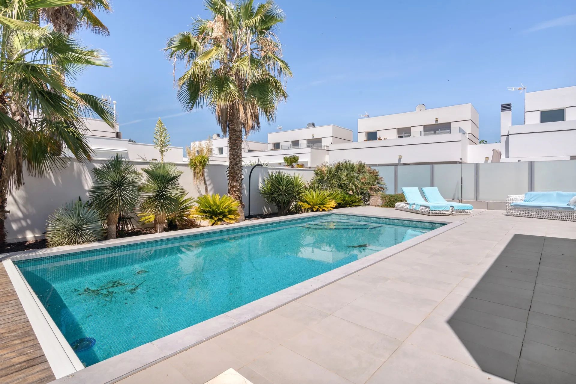 Luxe moderne villa - volledig gemeubileerd, met kelder. Mis deze kans niet! foto 21
