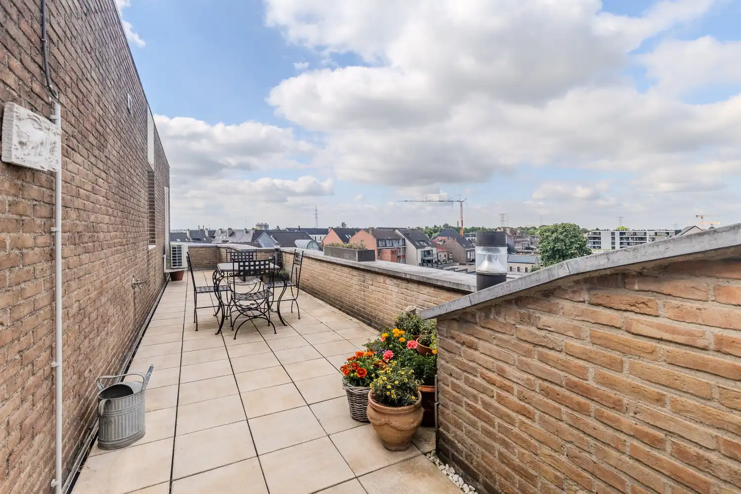 Ruim penthouse in centrum Lanaken met 3 slaapkamers en panoramisch uitzicht foto 25