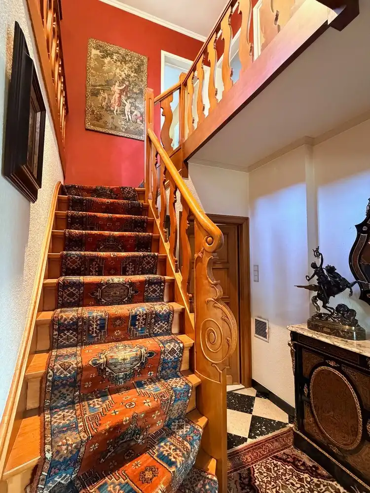 Ruime halfopen woning met overdekt zwembad op topligging foto 11