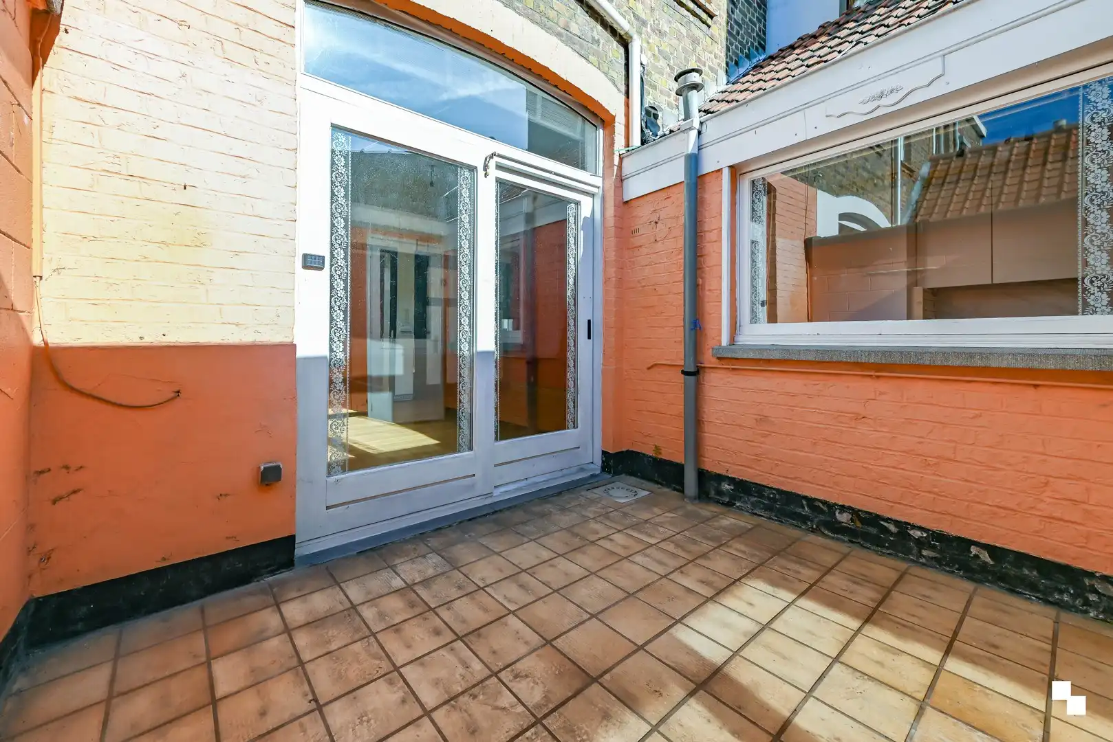Knusse rijwoning nabij centrum Izegem foto 16