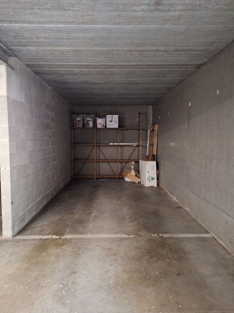 Stijlvol gelijkvloers appartement met terras en autostandplaats foto 16