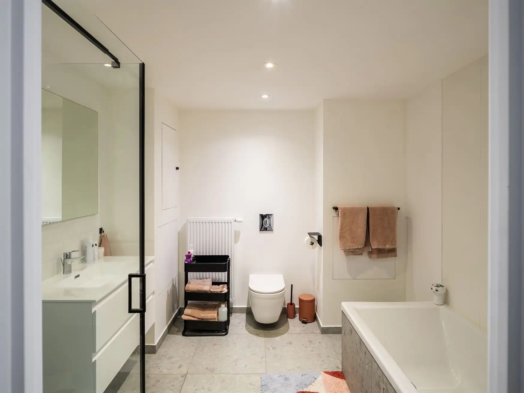 Stijlvol appartement met terras nabij Zuidpark en Sint Anna foto 6