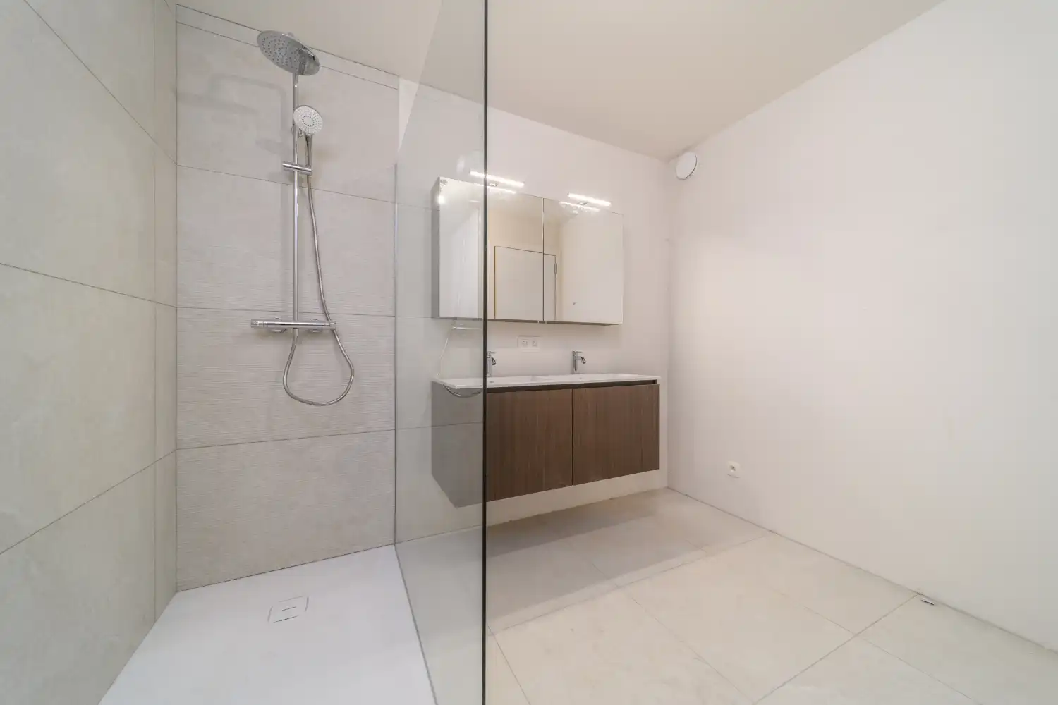 VEURNE: Nieuwbouwresidentie THE BRIDGE op enkele stappen van het bruisende centrum van Veurne, 17 appartementen met 2 of 3 slpks, op topligging! foto 9