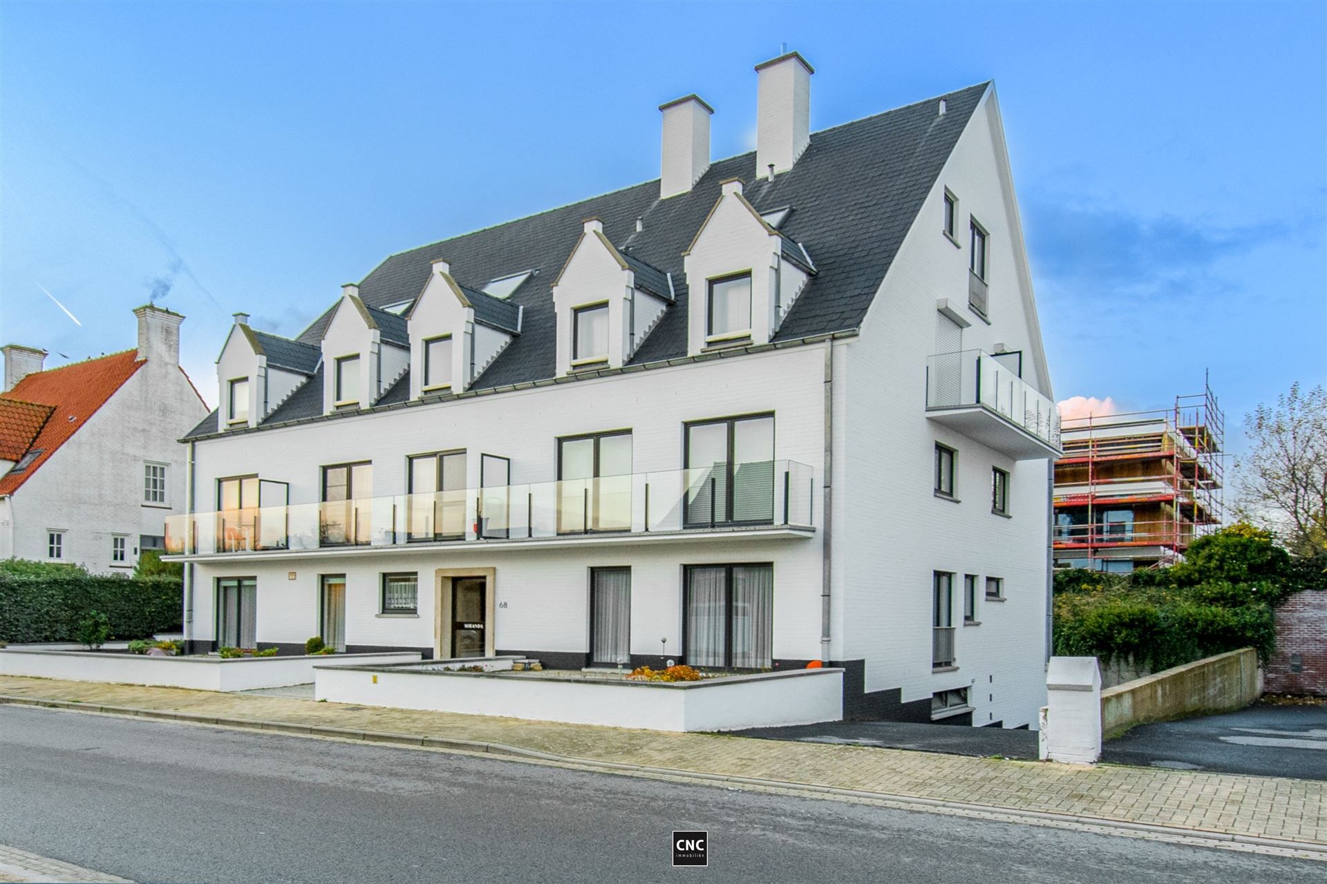 Instapklaar dakappartement met 1 slaapkamer in een verzorgde villa-residentie te Zeebrugge-Bad. foto 1