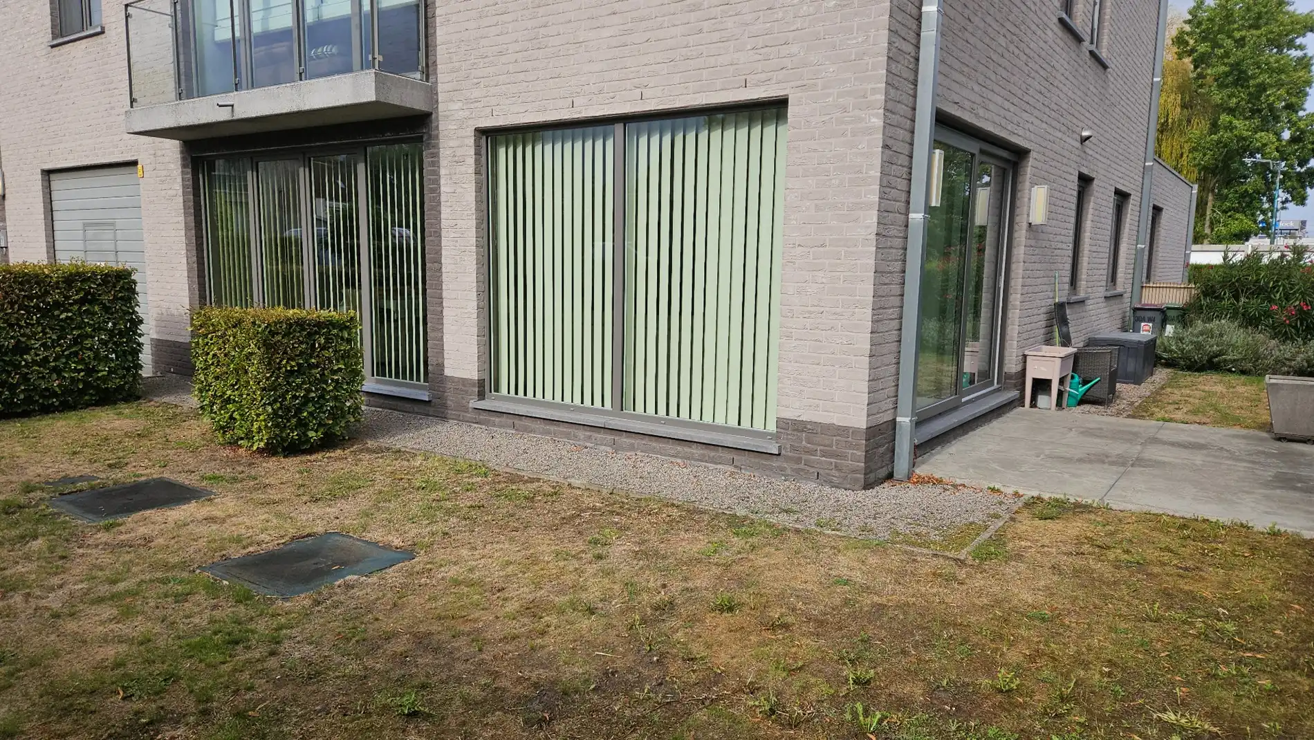 Ruim gelijkvloers app met 2 slk, terras, tuin en ondergrondse autostaanplaats foto 9