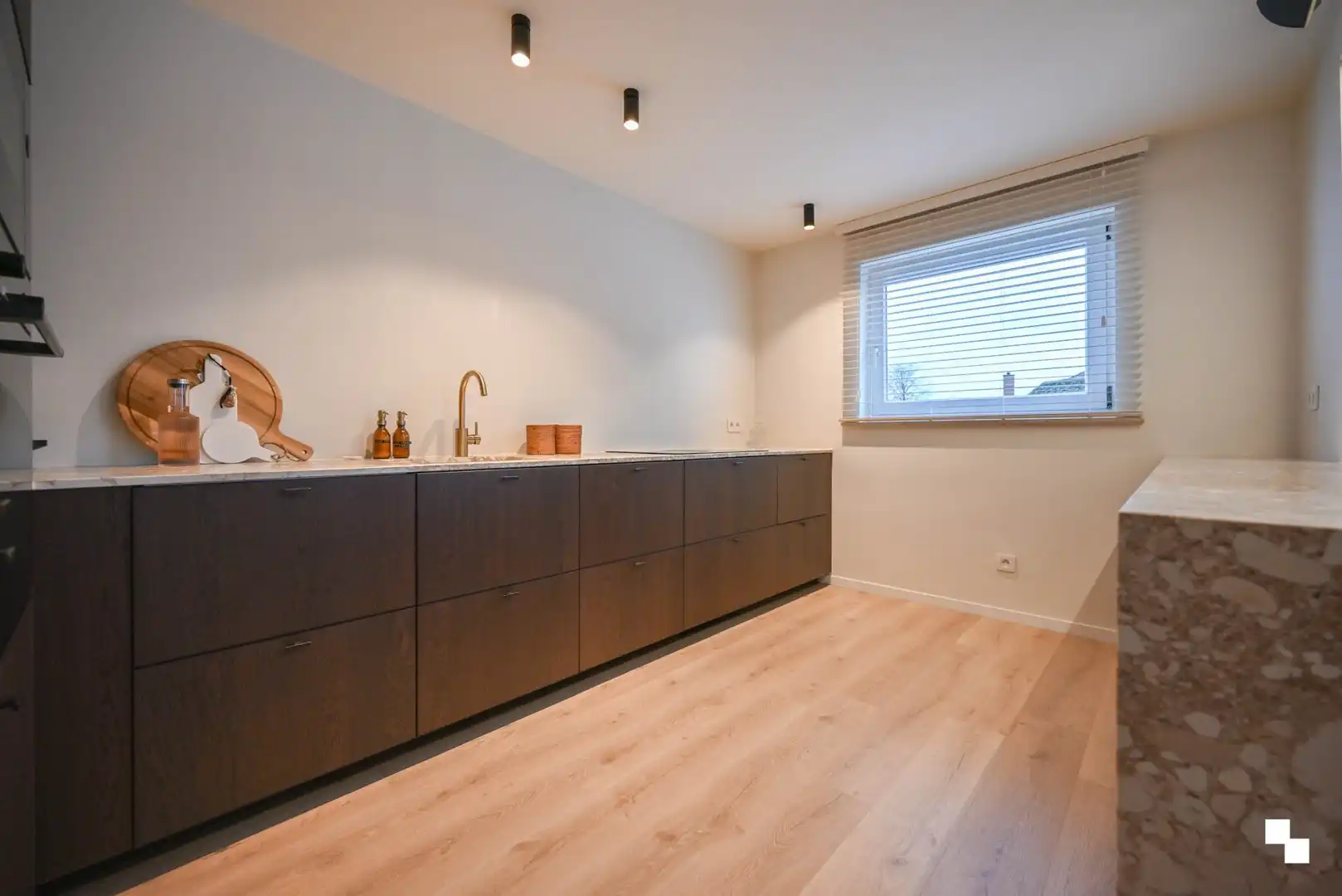 Hoogwaardig afgewerkt appartement in hartje Ingelmunster foto 11