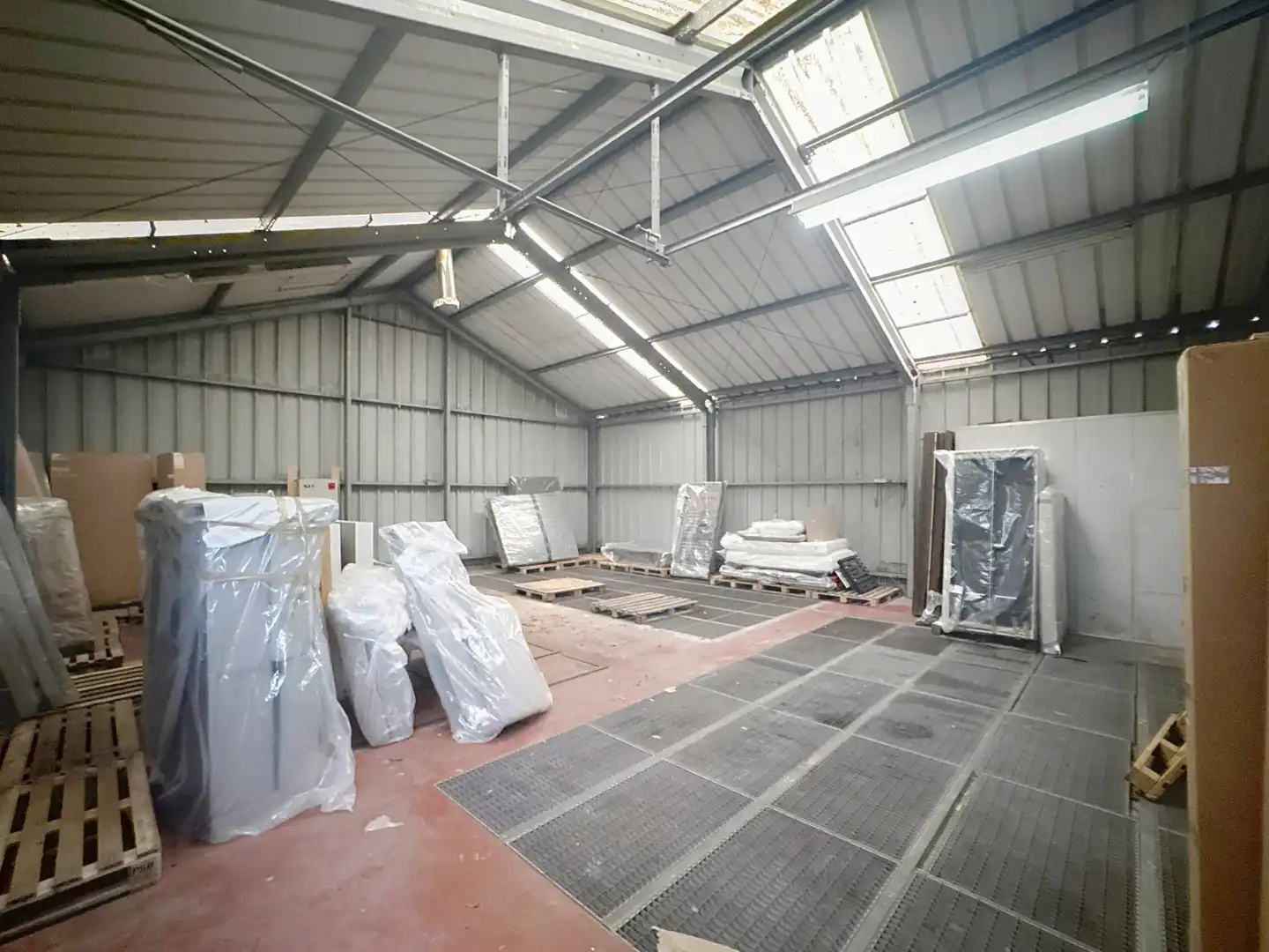 Centraal gelegen magazijn van 125m² foto 2