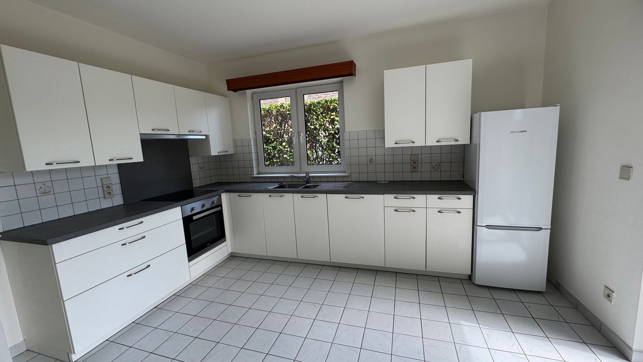 Ruime vrijstaande villa in een rustige en resientiële straat foto 3