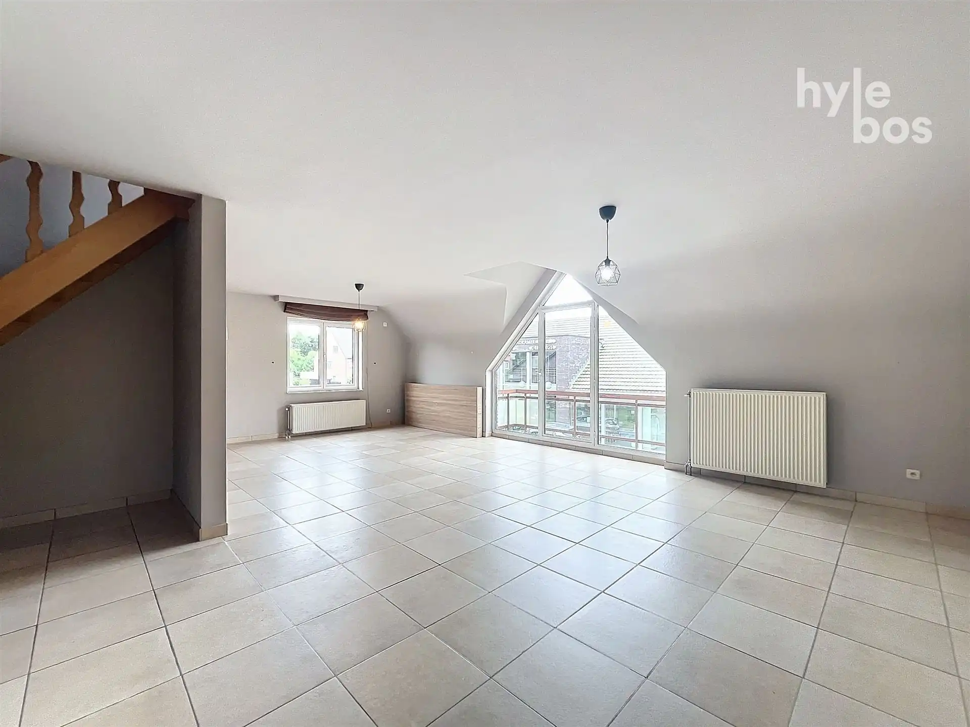 Ruim, instapklaar duplex appartement met garage foto 3