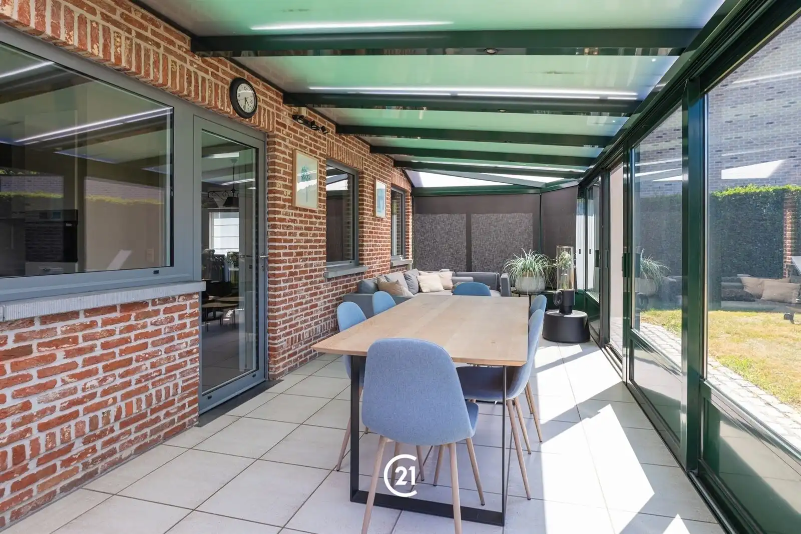 Gemeubelde en instapklare villa met tuin op toplocatie foto 15