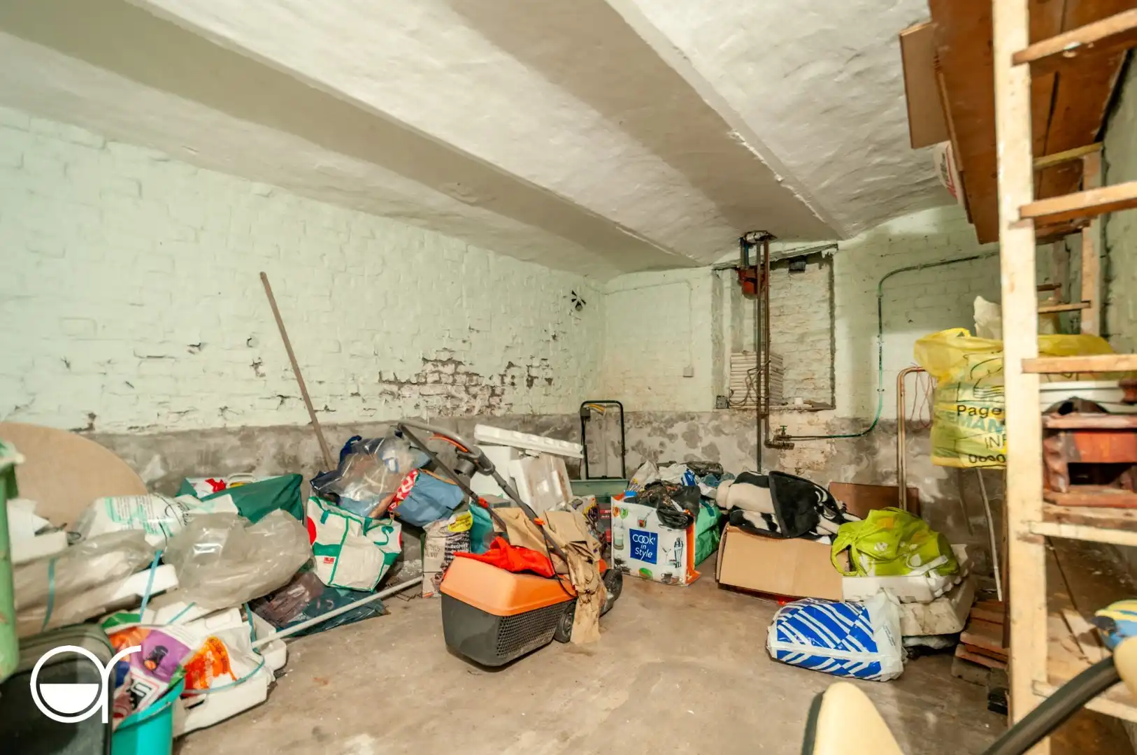 Te renoveren rijwoning vlakbij het Sint-baafskouterpark & Rozebroeken.  foto 14