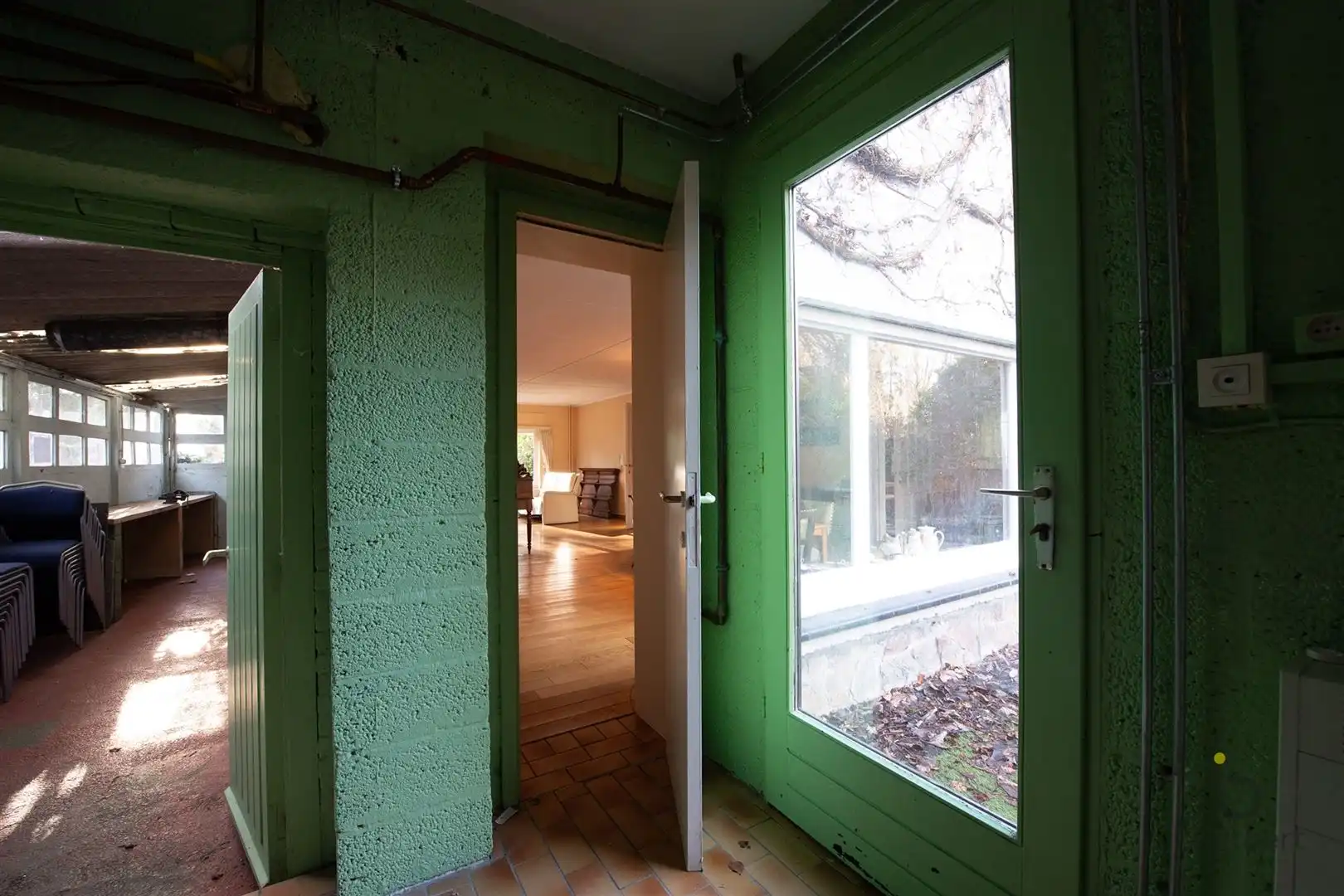 Veel renovatiepotentieel in ruime rustig gelegen familiewoning midden in het groen! foto 41