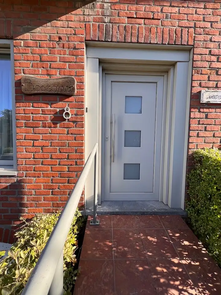Karaktervolle tweewoonst in statige villa met tuintje foto 9