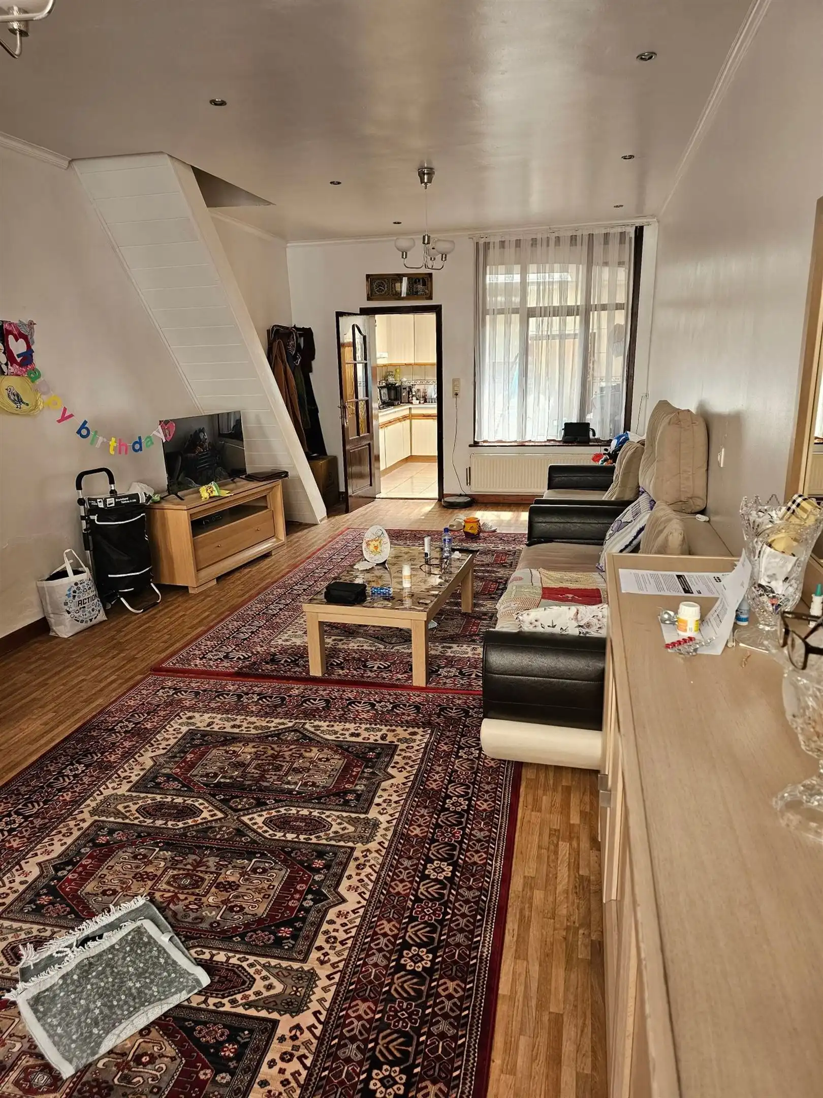 Centraal gelegen rijwoning met 3 slaapkamers en grote geïsoleerde zolder. foto 2