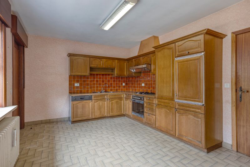 Vrijstaande ruime bungalow foto 3