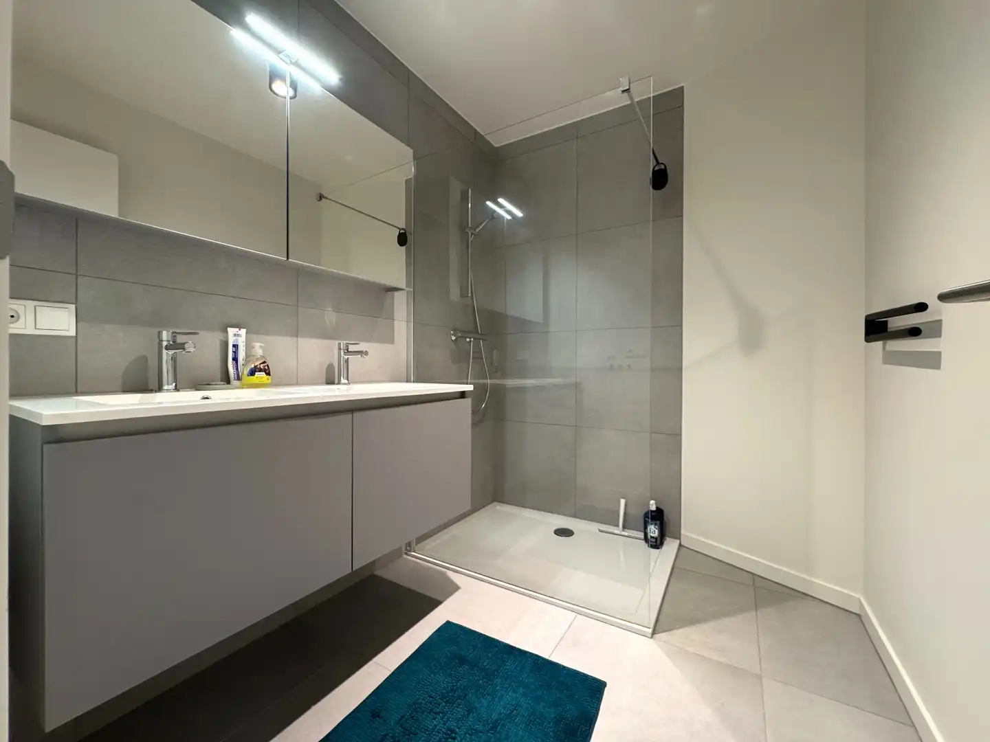 Prachtig bemeubeld appartement met 2 slaapkamers te huur nabij Genk centrum foto 11