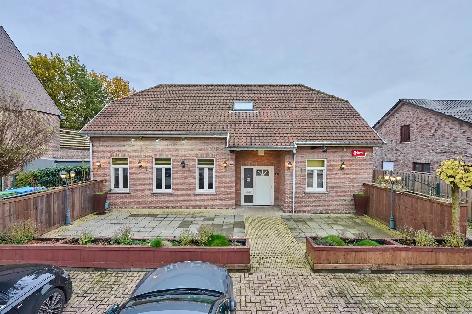 Uitstekend gelegen handelspand met woonst - een unieke kans voor ondernemers! foto {{pictureIndex}}