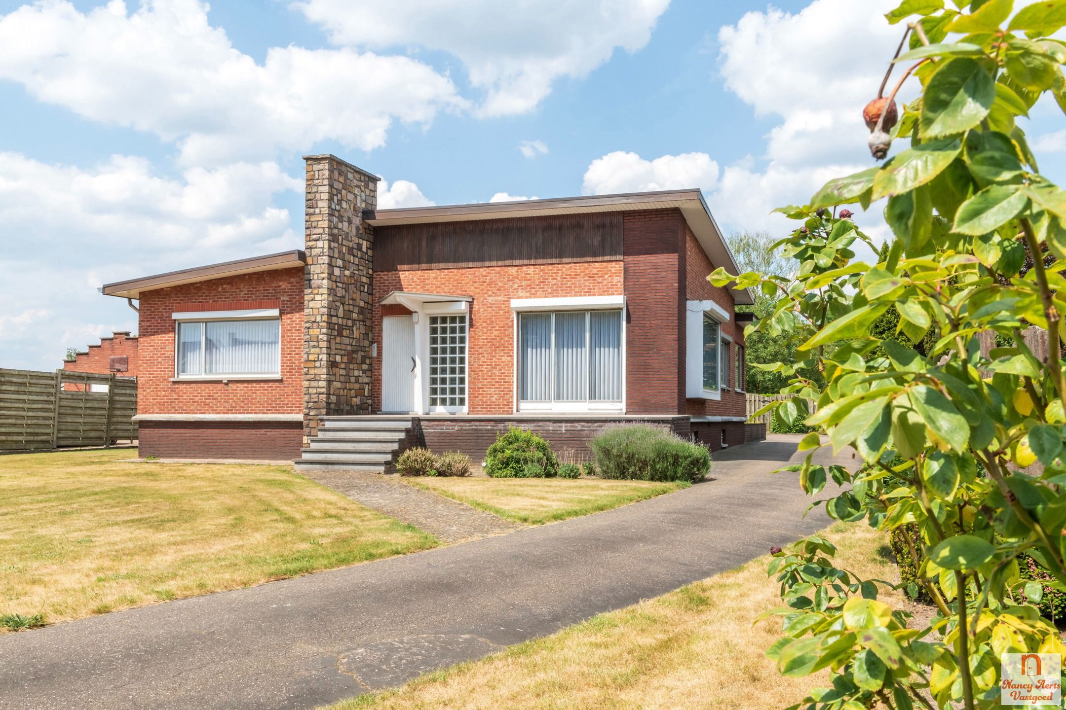Vrijstaande, goed onderhouden woning op 20 are grond foto 31