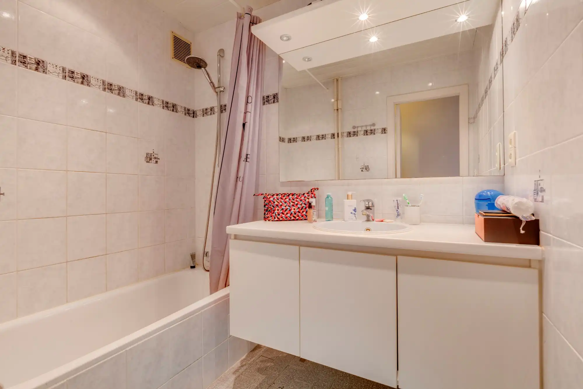 Tof en lichtrijk één slaapkamer appartement met ruim terras foto 12