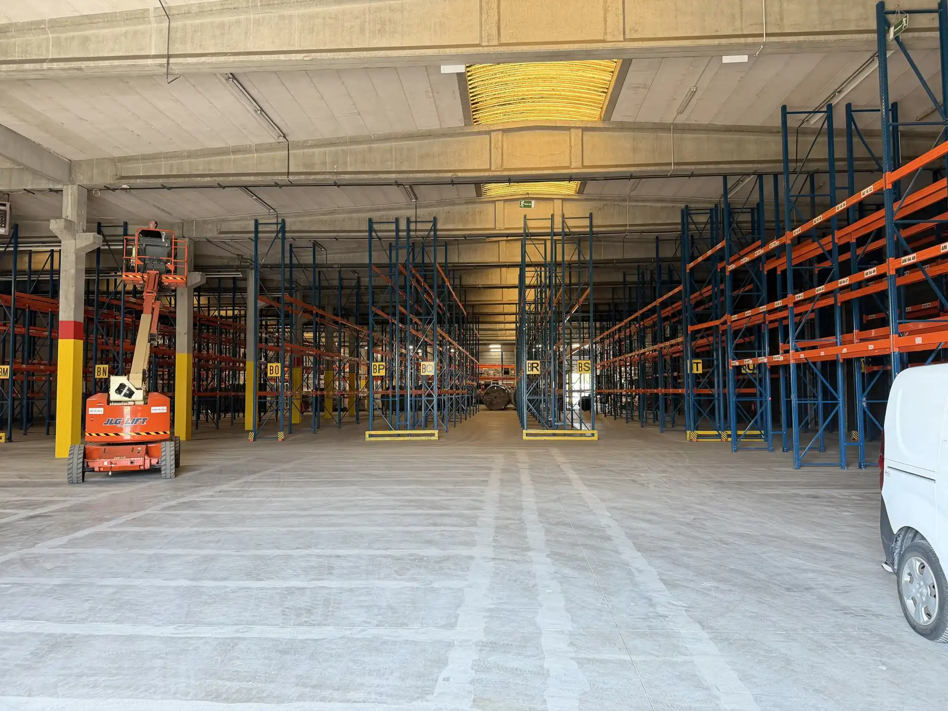Magazijn 2.963m² met kantoren 569m²  in Temse foto 15