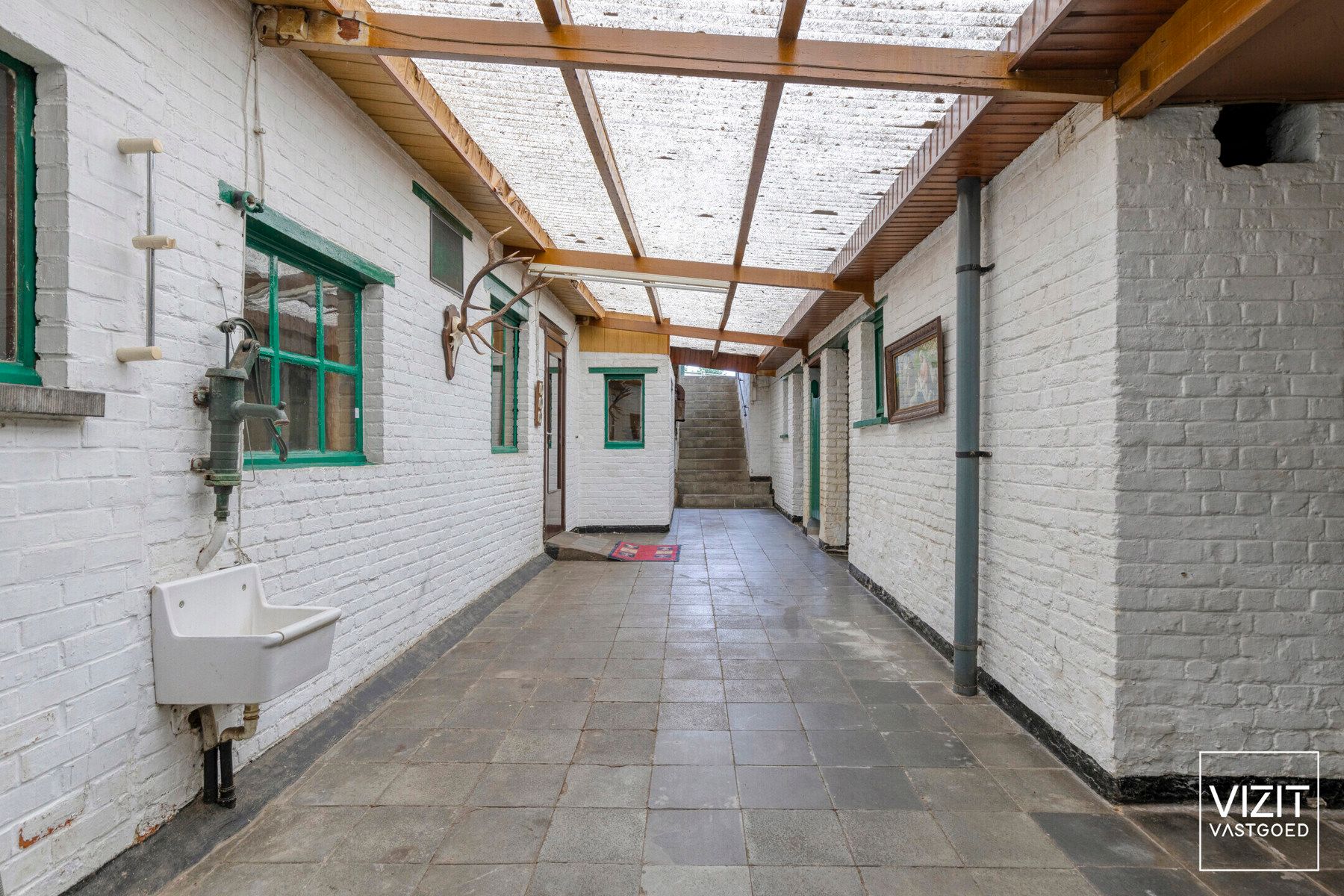 Ruim te renoveren woonhuis met bijgebouwen foto 10
