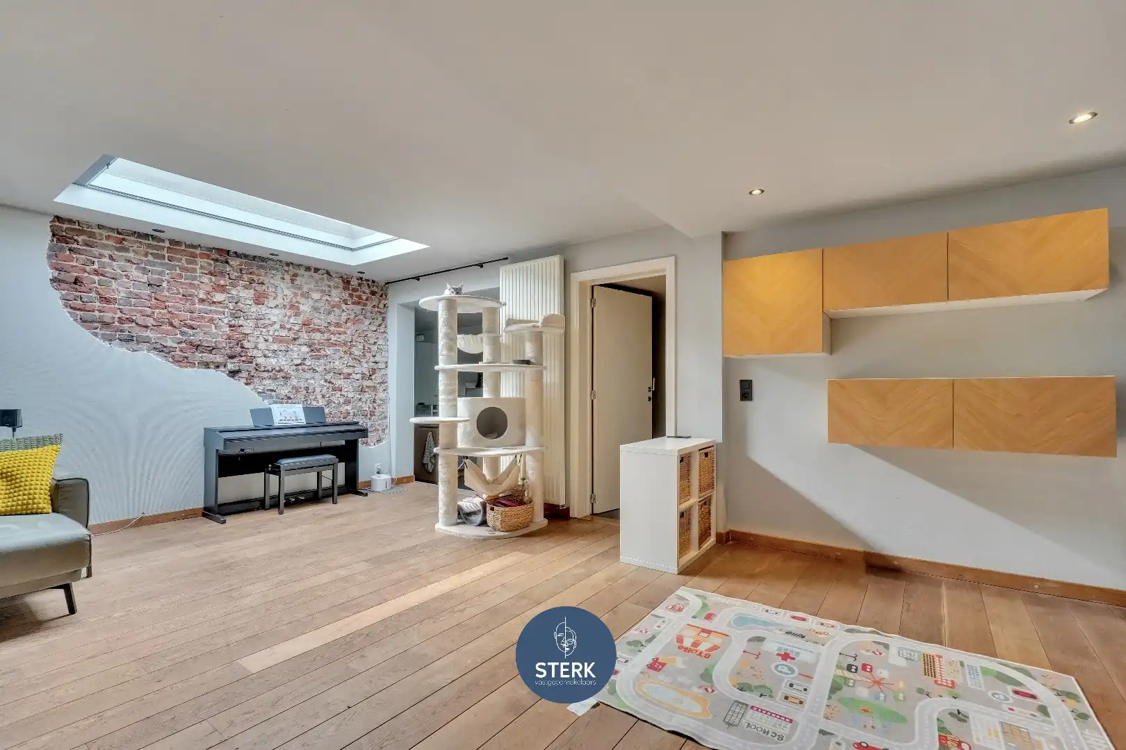 VEELZIJDIGE WONING MET HANDELSRUIMTE (448 m²) OP EEN ZICHTLOCATIE TE REKEM !  foto 7