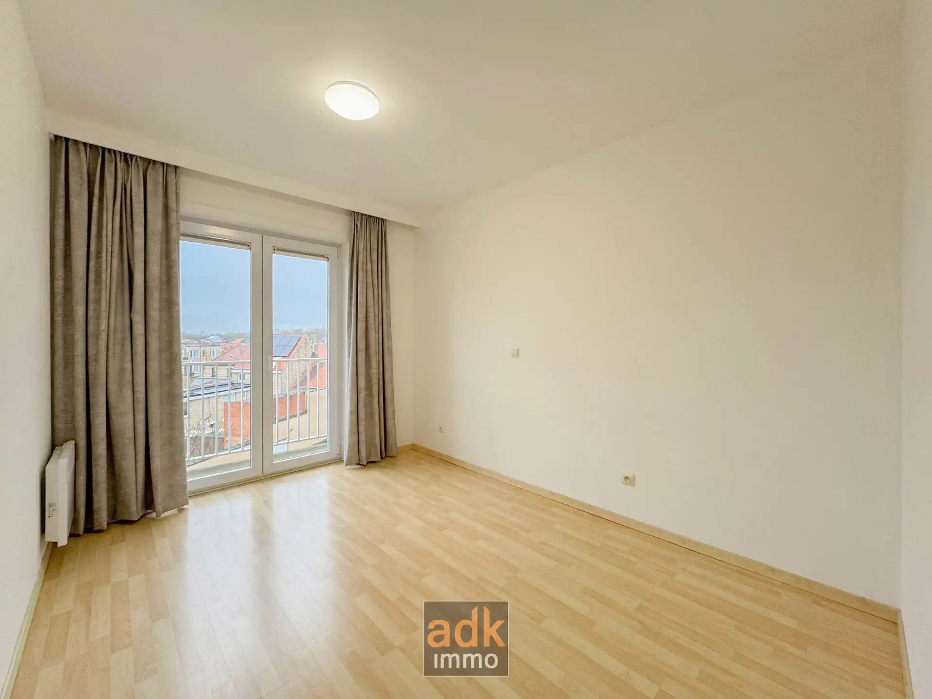 Ruim en lichtrijk appartement met zicht op het park. 2 slaapkamers, 2 badkamers, 2 terrassen, incl. kelder.  foto 16