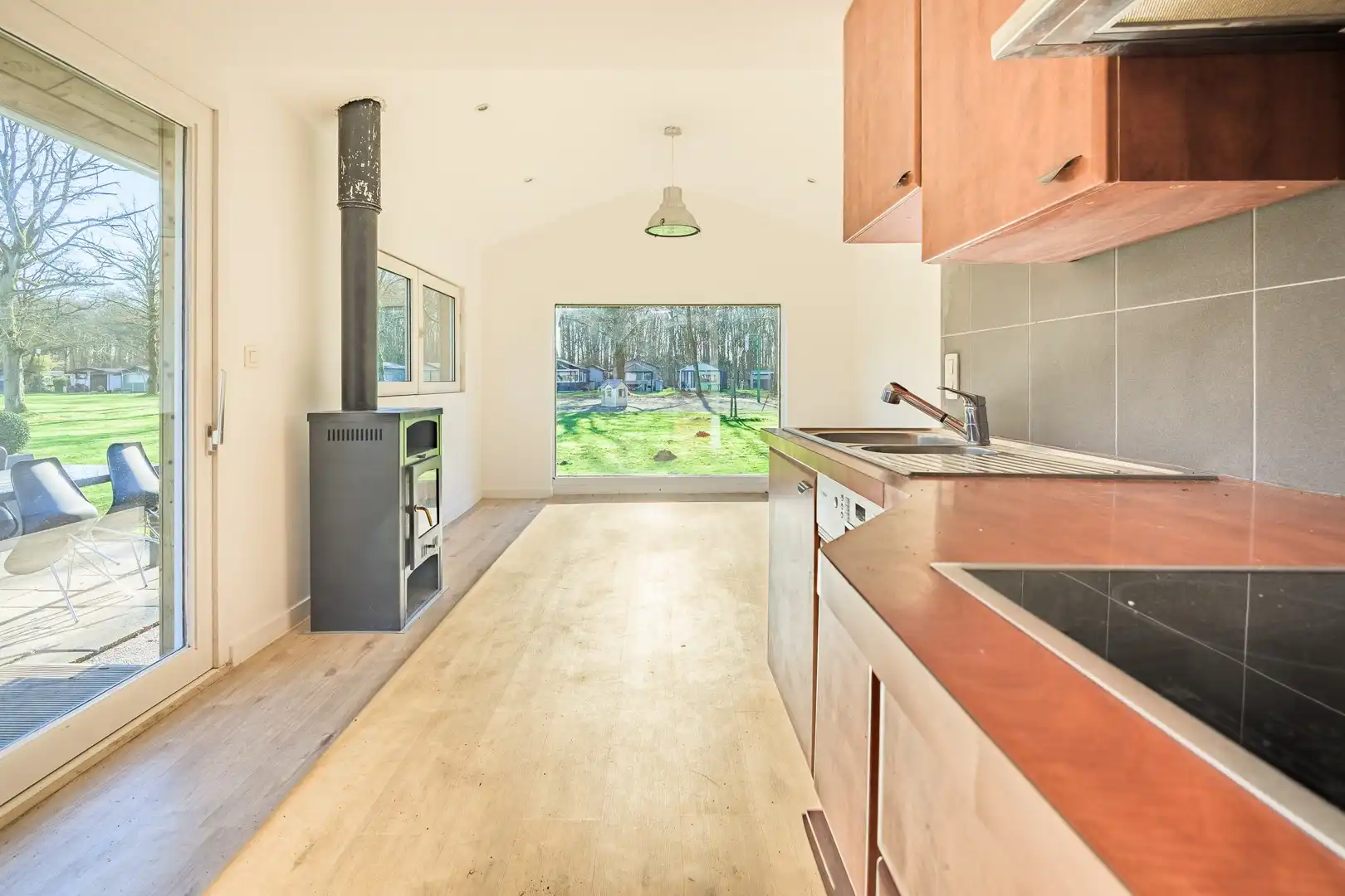 Gerenoveerd Buitenverblijf/bungalow Brecht! foto 8