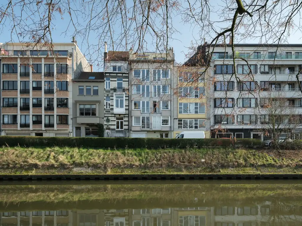 Lichtrijk gerenoveerd éénslaapkamerappartement met terras en zicht op het water foto 15