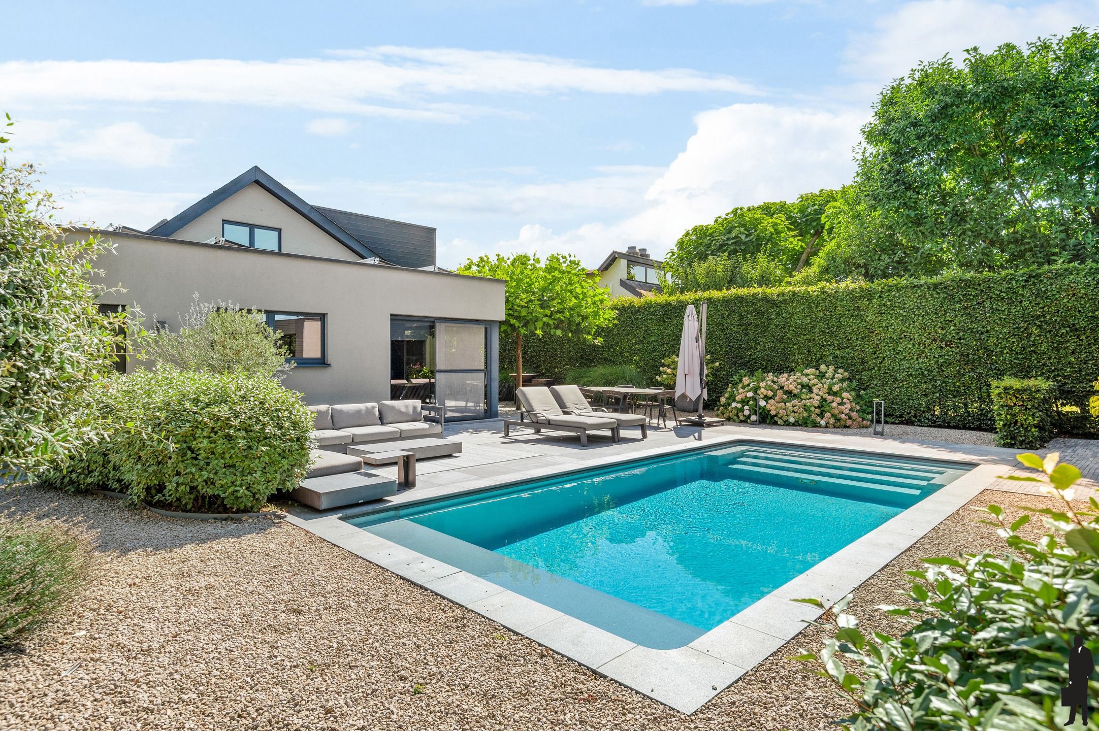 Gerenoveerde woning met 5 ruime slpks, 3 badks en ZW tuin foto 20