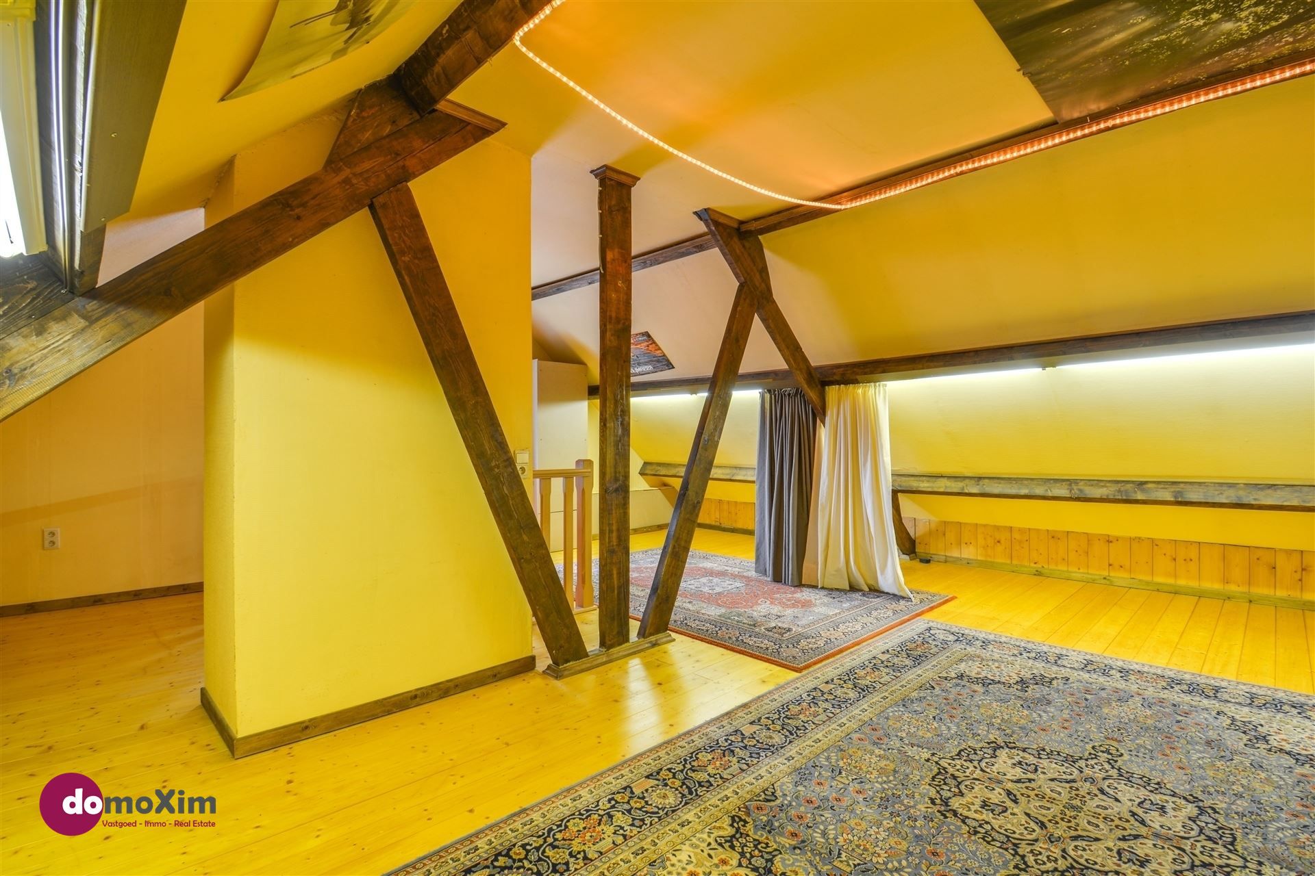 Ruime gezinswoning met centrale en rustige ligging in een residentiële villawijk foto 19