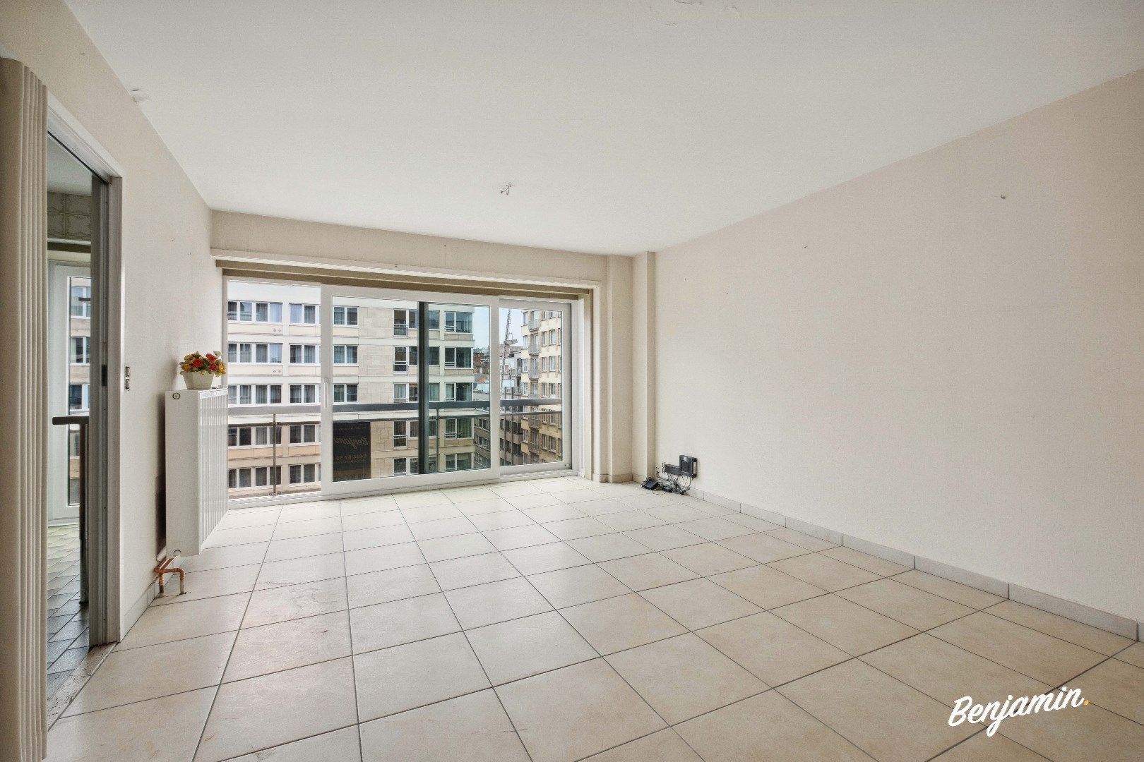 Instapklaar appartement met 2 slaapkamers, balkon en berging op centrale ligging in Oostende foto 3