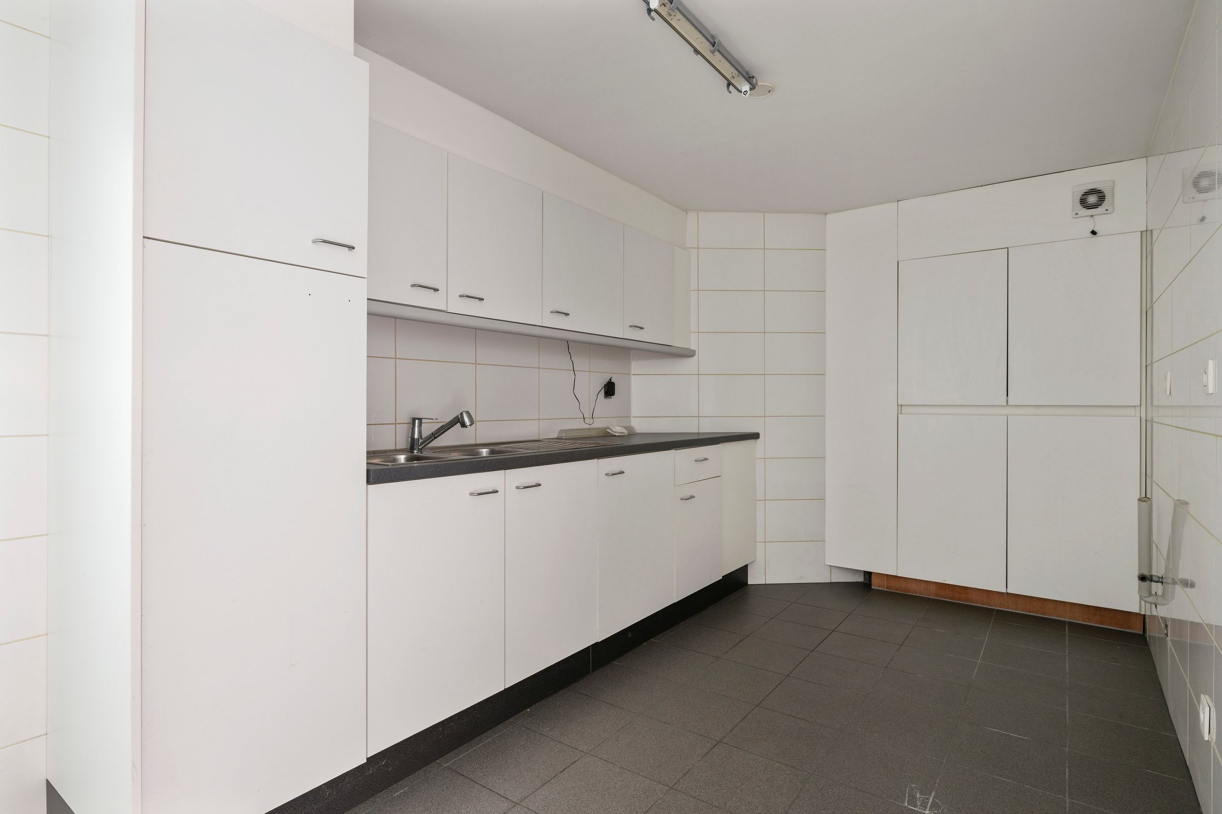 GERENOVEERD COMMERCIEEL PAND MET WOONST TOPLOCATIE foto 11