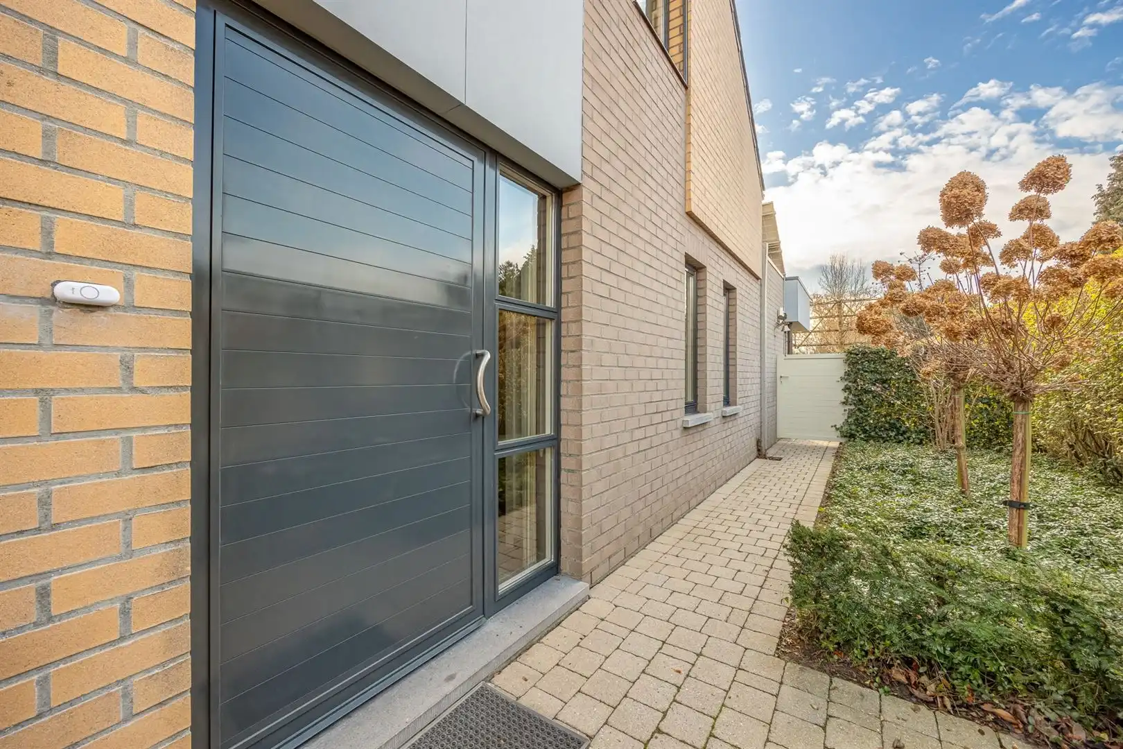 Instapklare woning met tuin en garage. foto 17