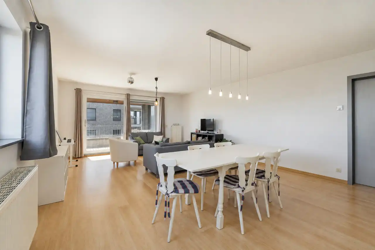 Ruim en lichtrijk 3-slaapkamerappartement (EPC B!) met 2 terrassen met optionele autostaanplaats te Wilrijk foto 6