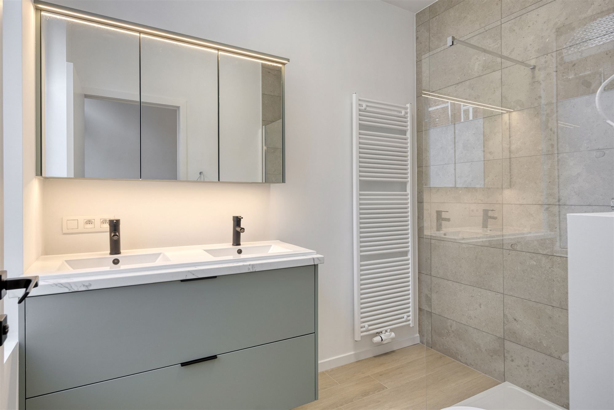 uniek gerenoveerde stadswoning met 4 slks en tuin foto 14