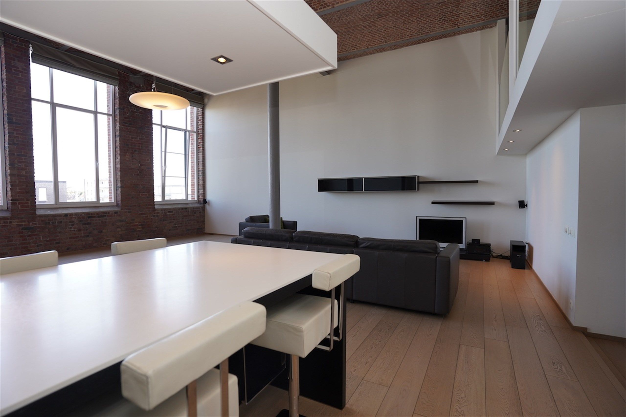 Verrassende, heldere loft met plafondhoogten van 6 m! foto 15