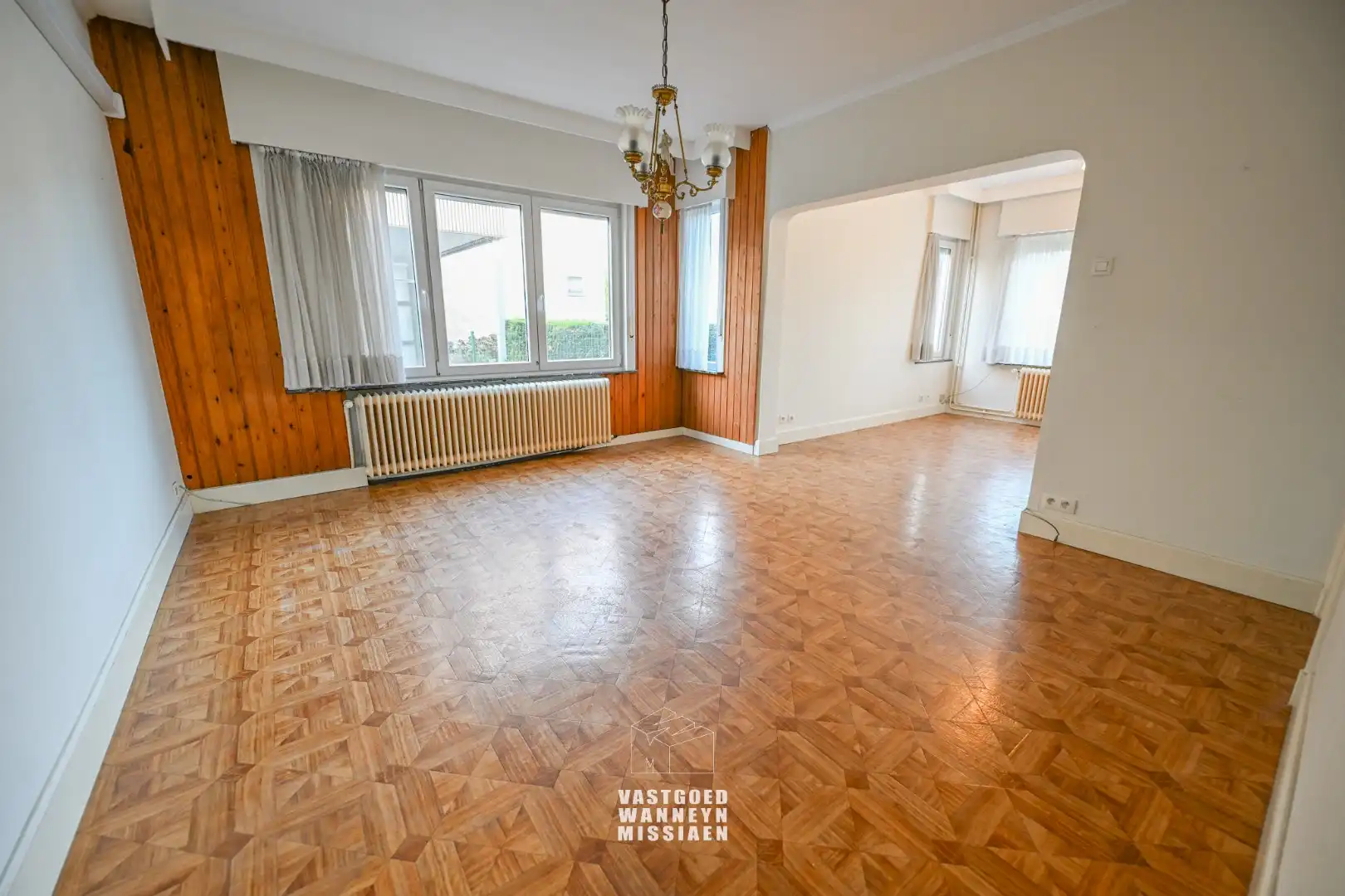 Ruime woning met 3 slaapkamers, garage en tuin in Sint-Joris foto 4
