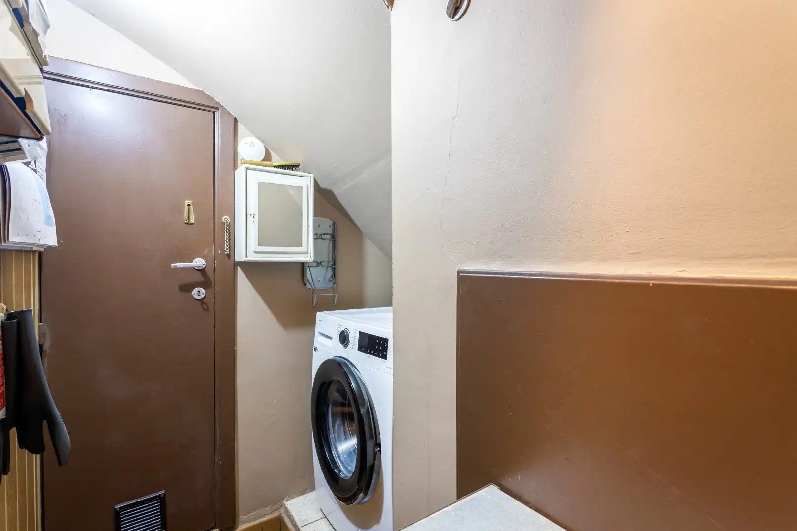 Solide 3-gevel woning met 3 slaapkamers, tuin en garage nabij centrum Halle foto 24