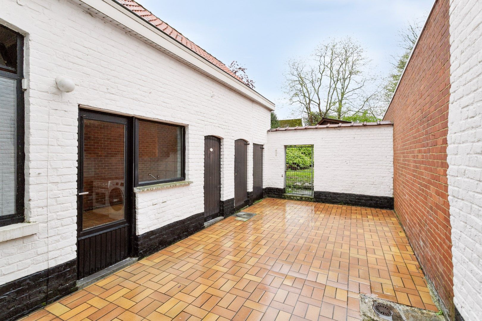 Ruime op te knappen woning met grote tuin foto 14