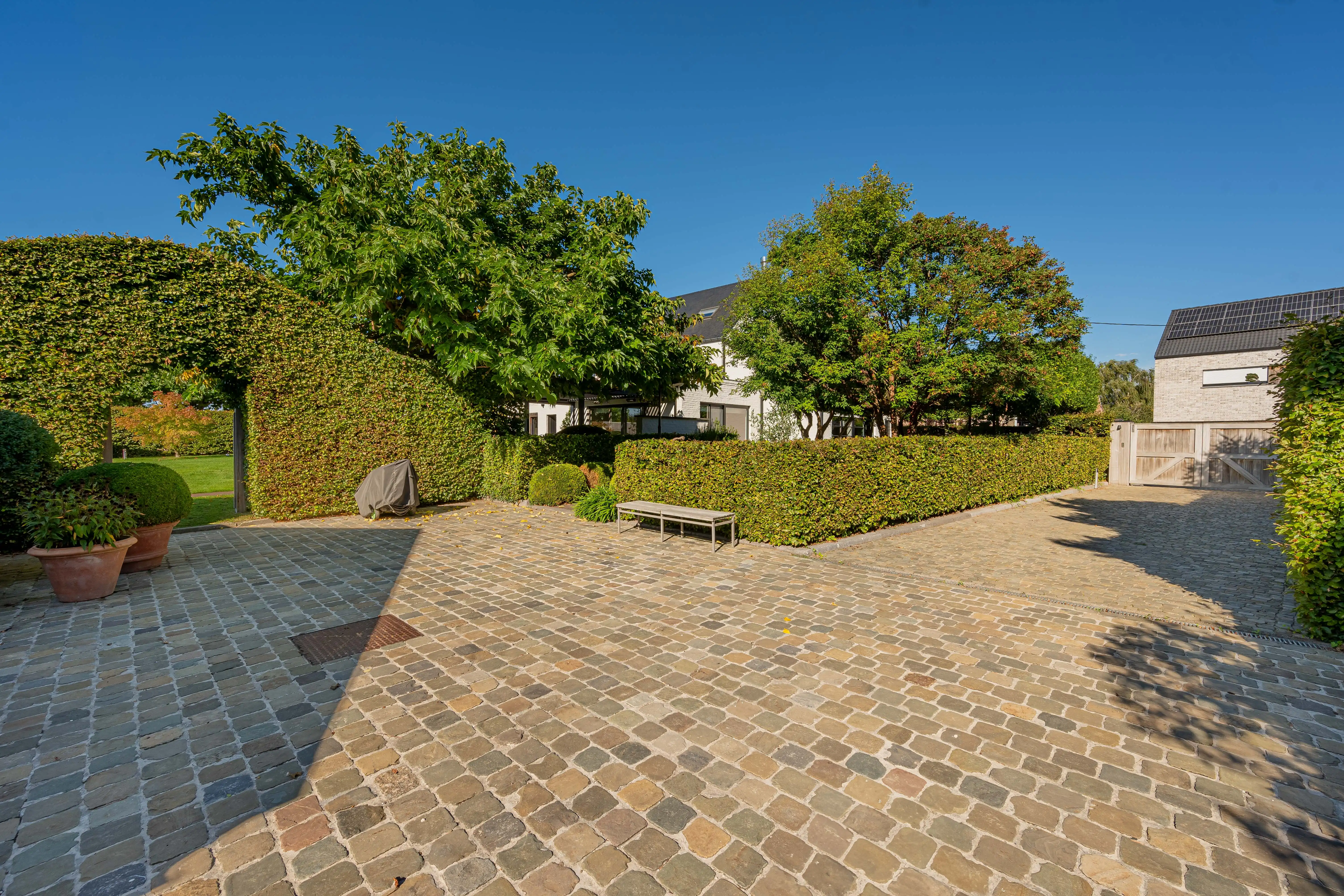 Sublieme en multifunctionele eigendom met exclusieve tuin foto 46