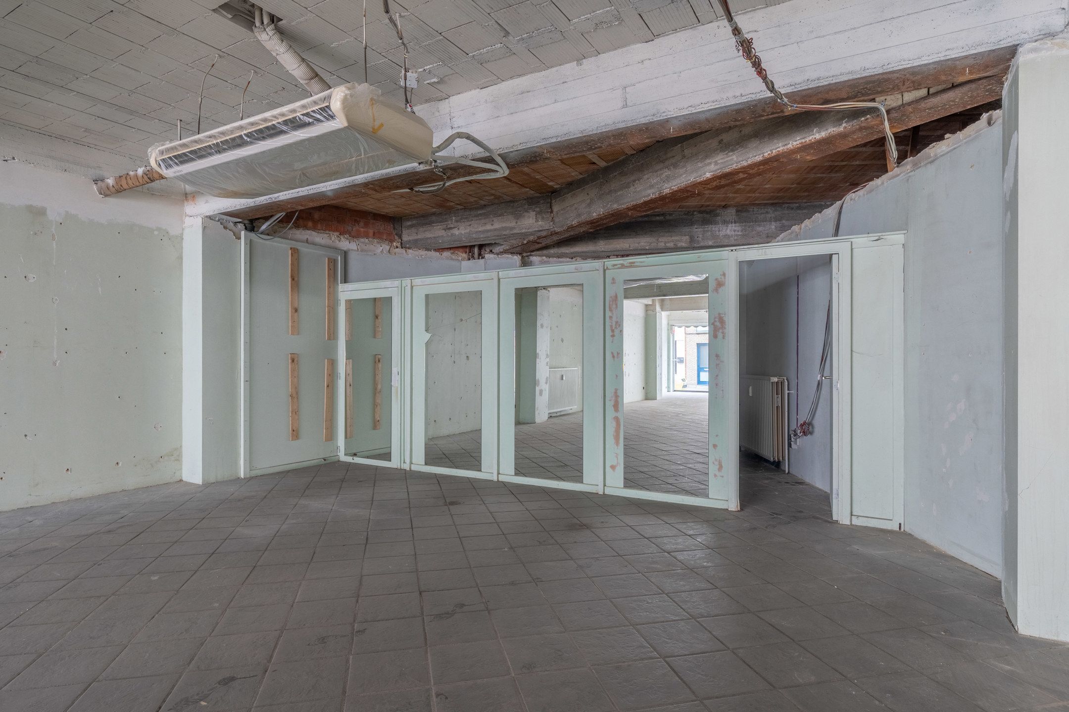 Ruim handelspand met mooie vitrinebreedte, op toplocatie! foto 9