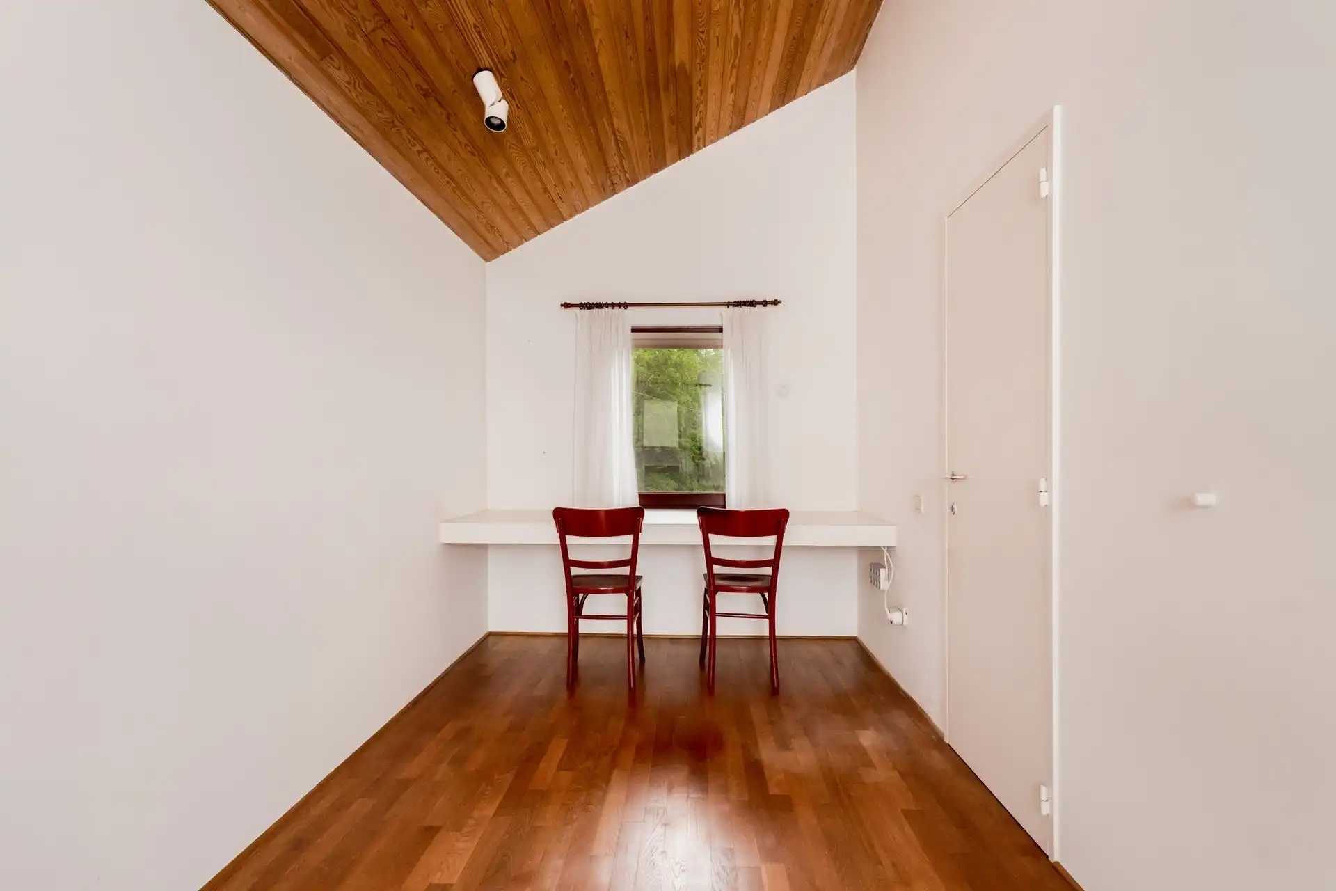 Villa met privébos op een perceel van 4.350 m²  foto 14