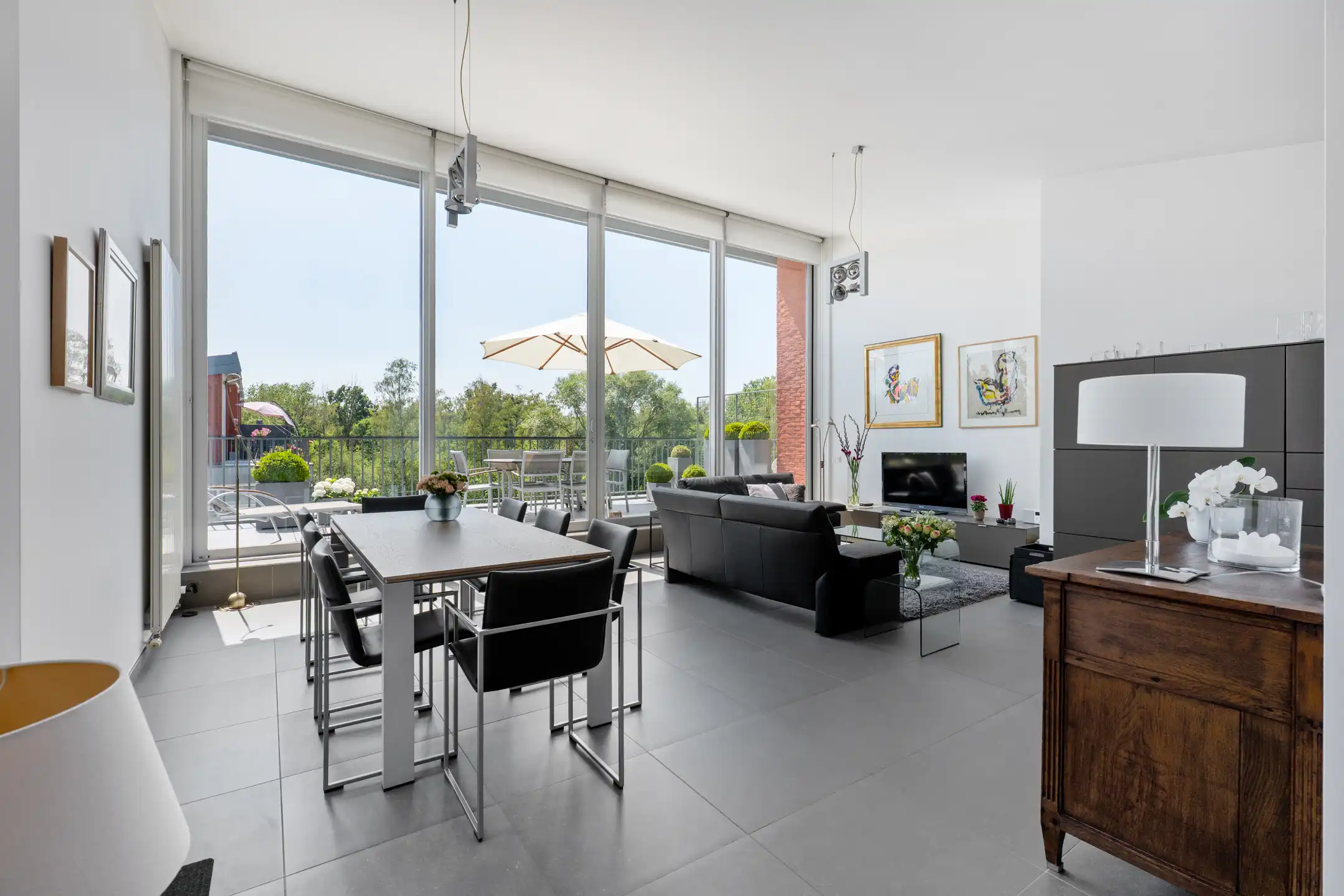 Schitterend penthouse met uitzicht op natuurgebied. foto {{pictureIndex}}